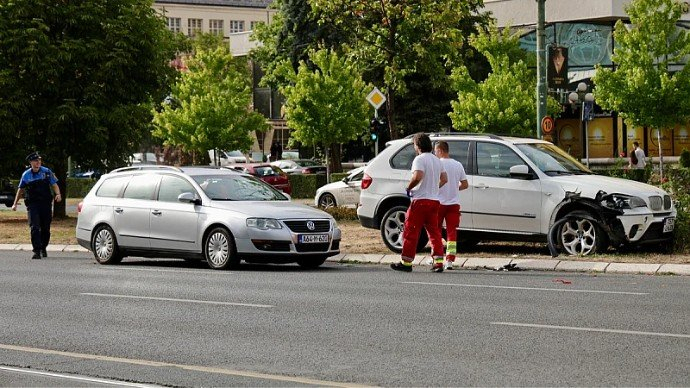 Saobraćajna nesreća na Marijin Dvoru: Vozilo izletjelo s ceste, nastale velike gužve