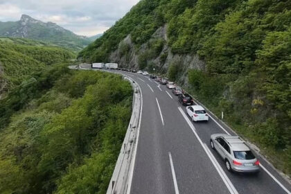 Putnici ka jugu BiH godinama muku muče s kilometarskim kolonama: Da li je problem jedan semafor i šta kaže struka