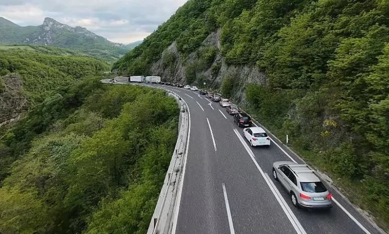 Putnici ka jugu BiH godinama muku muče s kilometarskim kolonama: Da li je problem jedan semafor i šta kaže struka