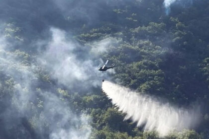 ORUŽANE SNAGE Helikopter prestao gasiti požar u Jajcu zbog mina, premješten u Konjic