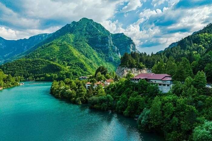 Kultura u Jablanici: Otvorenje izložbe radova sedmero lokalnih slikara