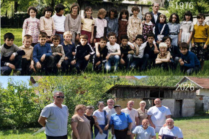 Nekadašnji učenici prvog razreda škole u Diviču okupile se nakon 50 godina, a učitelj Mustafa Pašić im održao čas (FOTO)