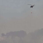 Helikopter OS BiH od ranih jutarnjih sati gasi požar na području grada Konjica