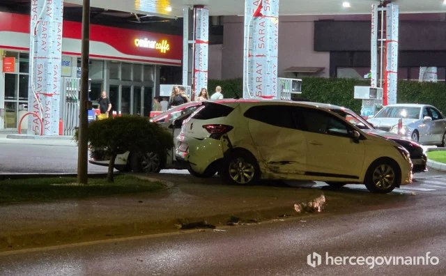 Teška saobraćajna nesreća u Mostaru, dvije osobe povrijeđene