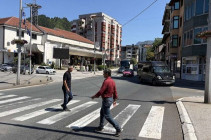 MISTERIJA NA KIOSCIMA: Muškarac jutros u Konjicu pokupovao sve primjerke Dnevnog avaza