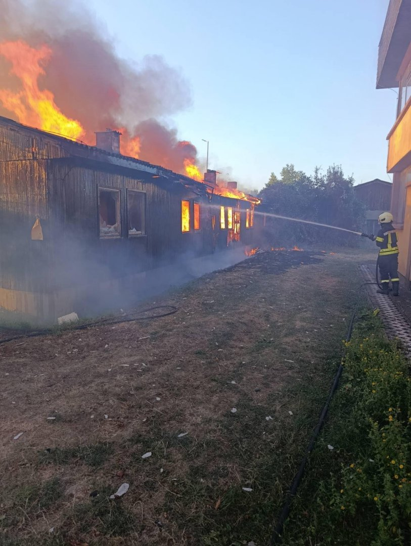 Požar na drvenoj baraci u Karakaju, policija utvrđuje okolnosti
