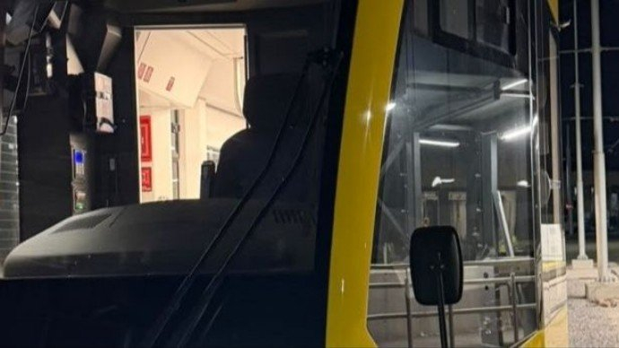 MUP KS objavio detalje sinoćnjeg sukoba migranata u tramvaju: Napadač u bijegu