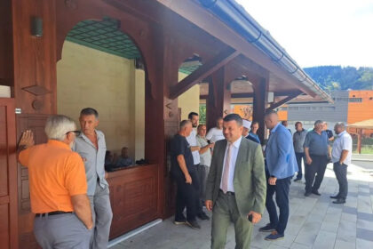 Ministar Hurtić posjetio MIZ Olovo: Uloženo 32.734 KM u toplifikaciju i elektroinstalacije Ahi Evran Veli Kiršehir džamije