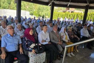 Ministar Sirovica prisustvovao programu u mezarju Veljaci u Bratuncu i MC Potočari Srebrenica