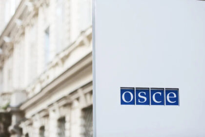 OSCE zabrinut zbog prijenosa komemoracije Mladiću na RTRs, pozivaju na procesuiranje onih koji veličaju ratne zločince