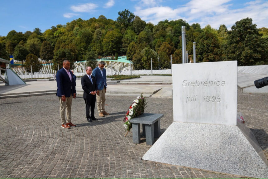 Američki kongresmeni posjetili Srebrenicu i odali počast žrtvama genocida