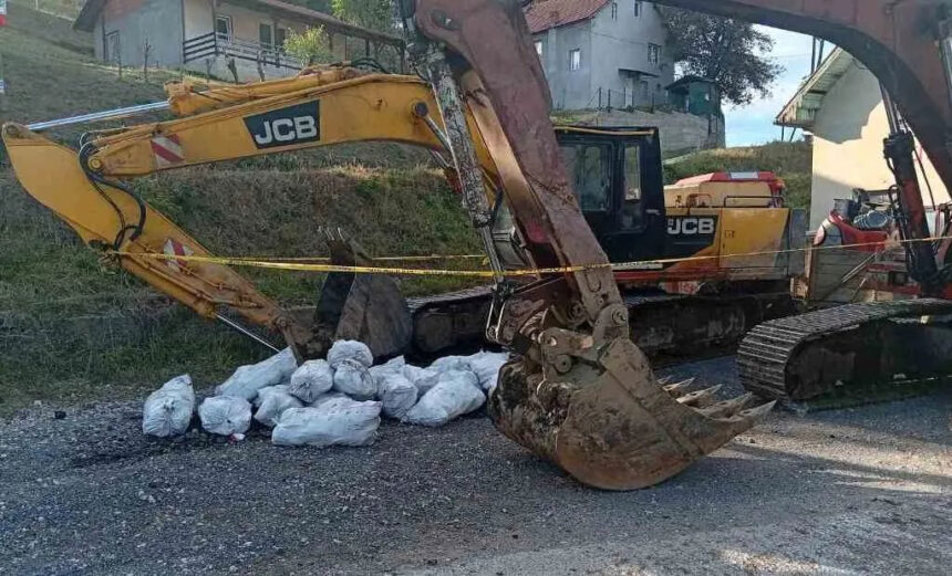 Ilegalno kopanje uglja u Banovićima i Kalesiji: Policija u TK zaplijenila više od 100.000 KM, bagere, mašine, ugalj...
