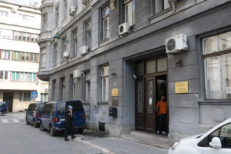 Preminuo službenik MUP KS koji je pucao sebi u glavu tokom policijskog pretresa u Ilijašu