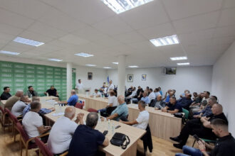 Skupom aktivista Koalicije za državu počela predizborna kampanja u Zvorniku (FOTO)