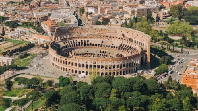 Turista iz BiH mahao pištoljem kod Coloseuma u Rimu, ekspresno uhapšen