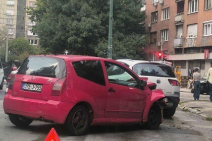Sudarila se tri vozila na Grbavici, saobraćaj otežan