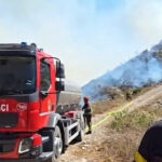 Požar na Plješevici prešao u Hrvatsku: Vatrogascima posao otežava jak vjetar