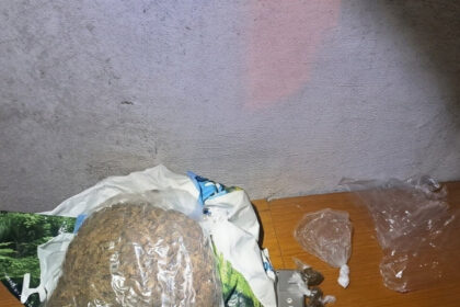 Akcija „Kacigа: U Zvorniku pronađeno oko kilogram droge, dvojica osumnjičenih predati tužilaštvu (FOTO)