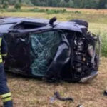Automobil se prevrnuo bočno, troje povrijeđeno
