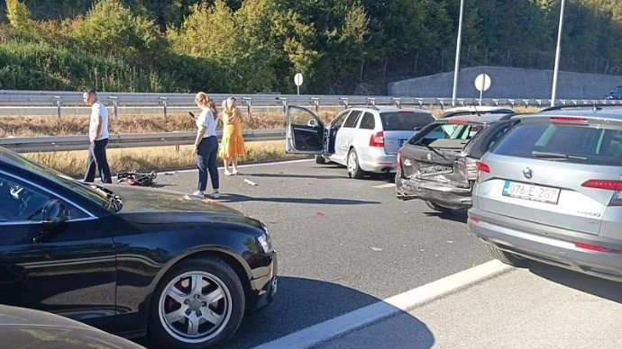 Teška saobraćajna nesreća na autoputu na ulazu u Vogošću: Stvorile se velike gužve