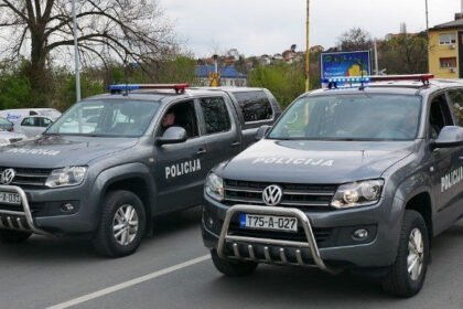 Kod Živinica vozač traktora poginuo nakon udara voza