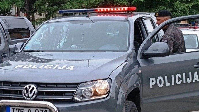 Novi užas u Tuzli: Dječak (13) u dvorištu škole pretukao drugog đaka (15) iste škole