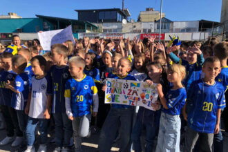 Učenici OŠ 'Skender Kulenović' poručili Edinu Džeki: 'Hvala ti za sve!'