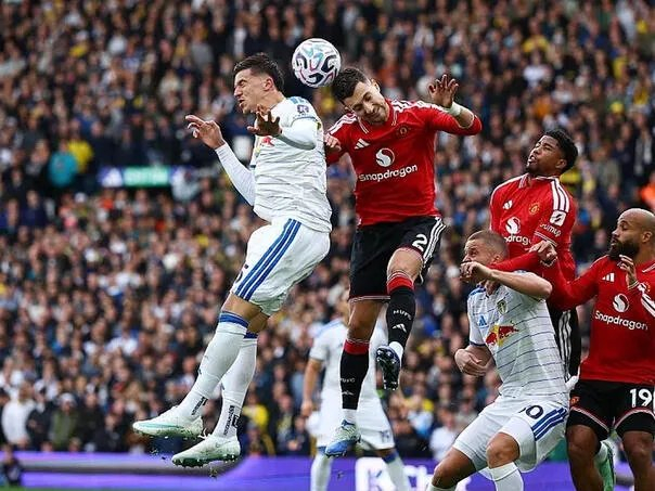 Muharemović asistirao protiv Manchester Uniteda, Leedsu bod u velikom derbiju