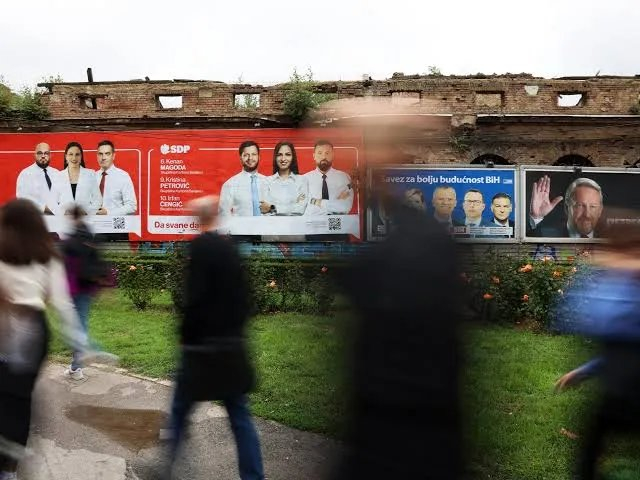 Rok ističe danas: Strankama prijete kazne do 30.000 KM ako ne uklone izborne plakate
