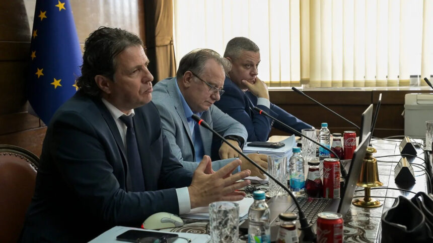 Vlada FBiH razvlastila Vojina Mijatovića, umjesto njega (pod)zakonske akte potpisivat će Nikšić