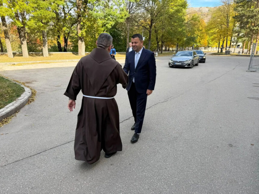 Hurtić u Livnu posjetio Franjevački samostan, džamiju i ćurčinicu i razgovarao s glavnim imamom