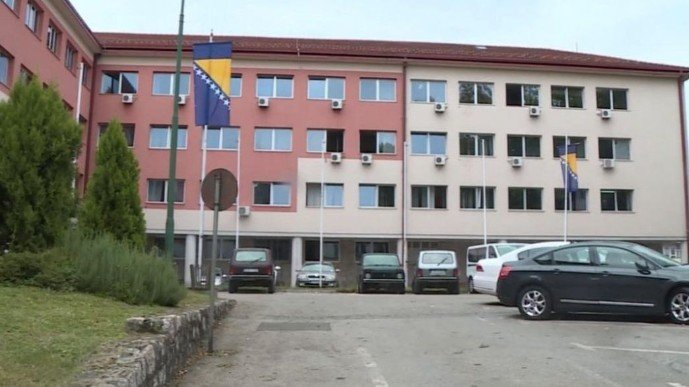 Deset godina zatvora za Bišćanina optuženog da je godinama seksualno iskorištavao maloljetnu kćerku