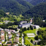 Uhapšen mladić zbog pokazivanja spolnog organa u krugu bh. škole
