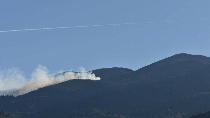 Požar na Bjelašnici širi se prema vrhu Hranisave