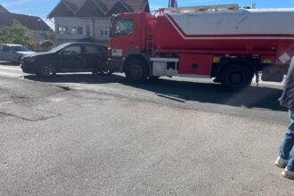 U saobraćajnoj nezgodi na magistralnom putu Zvornik-Tuzla učestvovali kamion s cisternom i automobil (FOTO)