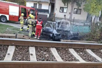 Drama u Blažuju: Zapaljen automobil, izgorio u potpunosti, mještani sumnjaju na migrante