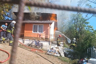 Ugašen požar na kući kod Panonskih jezera u Tuzli