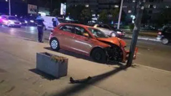 Nesreća na Dolac Malti: Automobil se zabio u stub