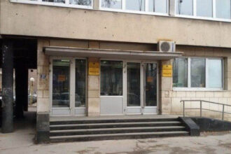 Šokantni detalji optužnice: Tuzlak se napio, napao komšinicu, pa joj stavio kuhinjski nož pod vrat