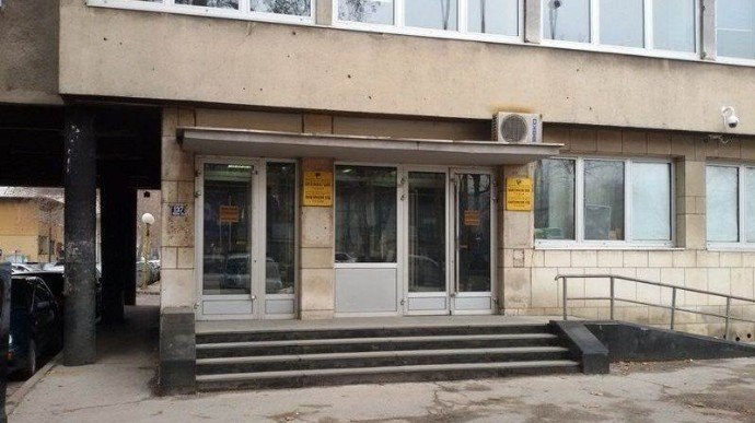 Šokantni detalji optužnice: Tuzlak se napio, napao komšinicu, pa joj stavio kuhinjski nož pod vrat