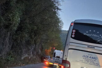 Sudarili se teretno i putničko vozilo kod tunela u Jošanici (FOTO)